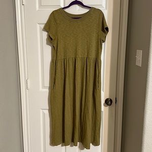 Midi dress with pockets